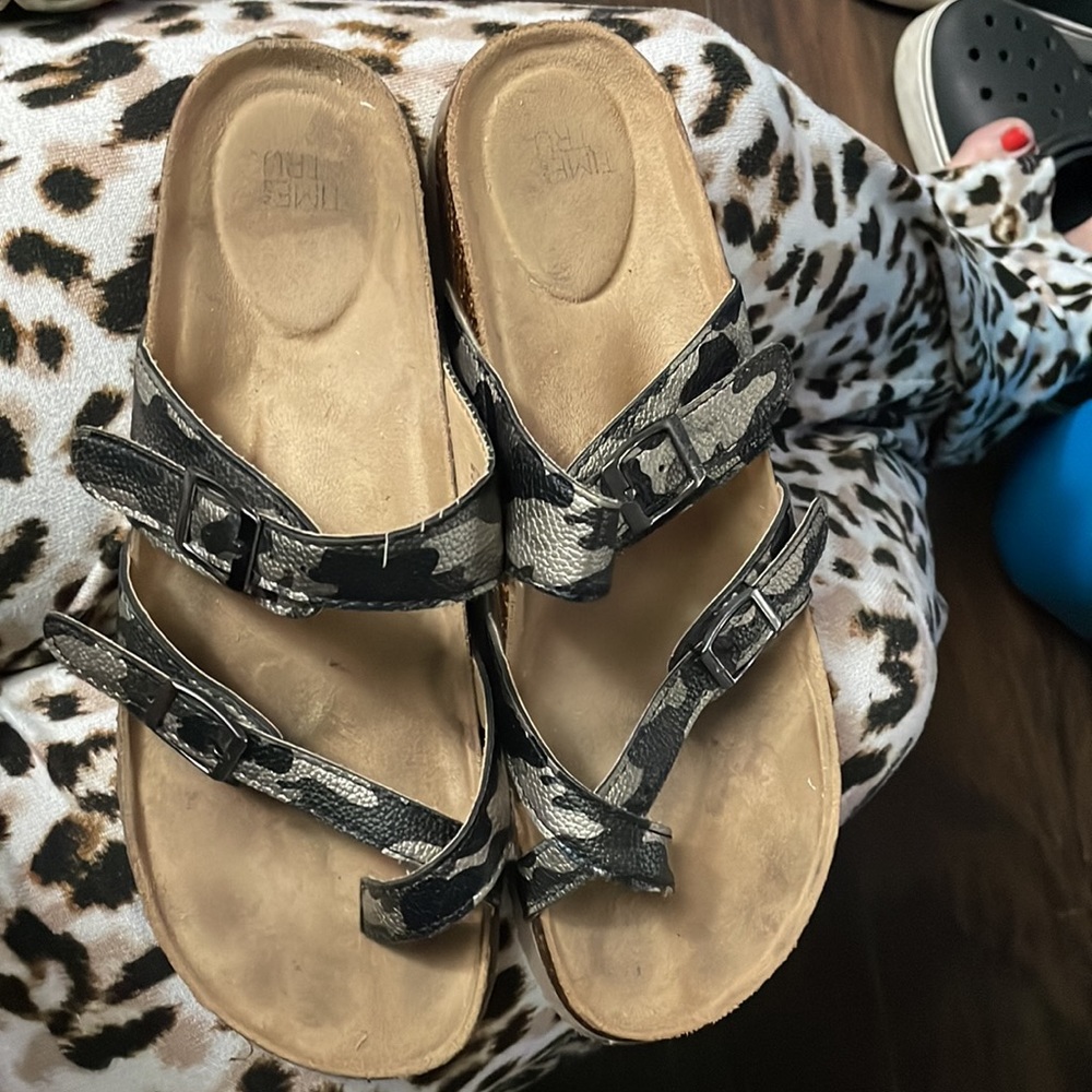 Sandals - Picture 2 of 2